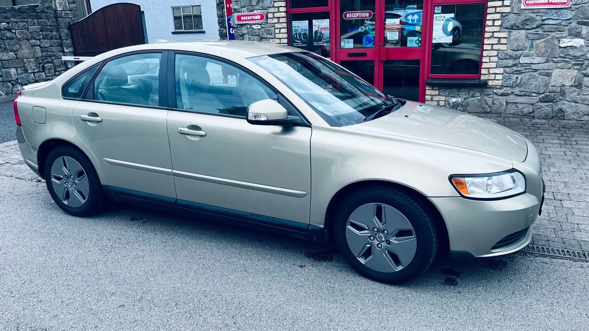 Volvo S40 - Image 1
