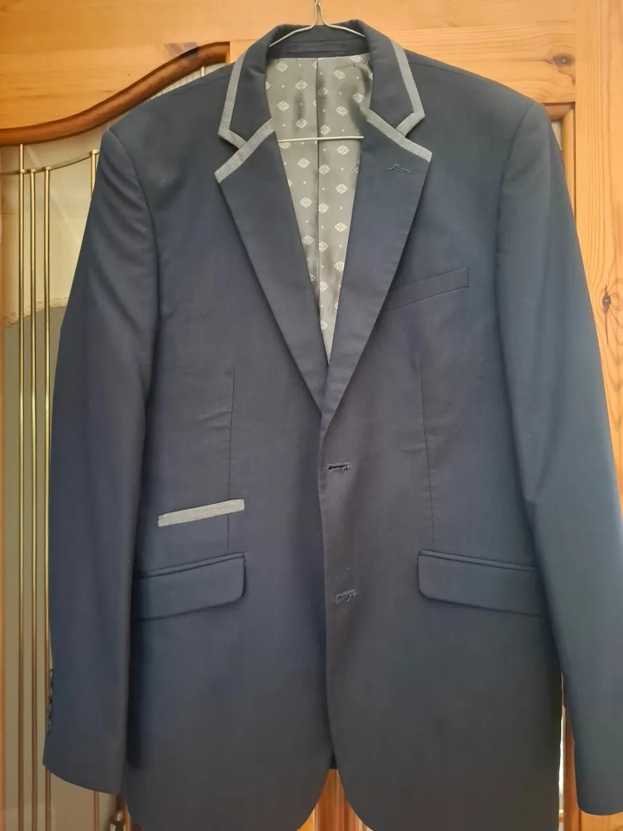 Mens navy blue 2 piece slim fit suit. - Image 2