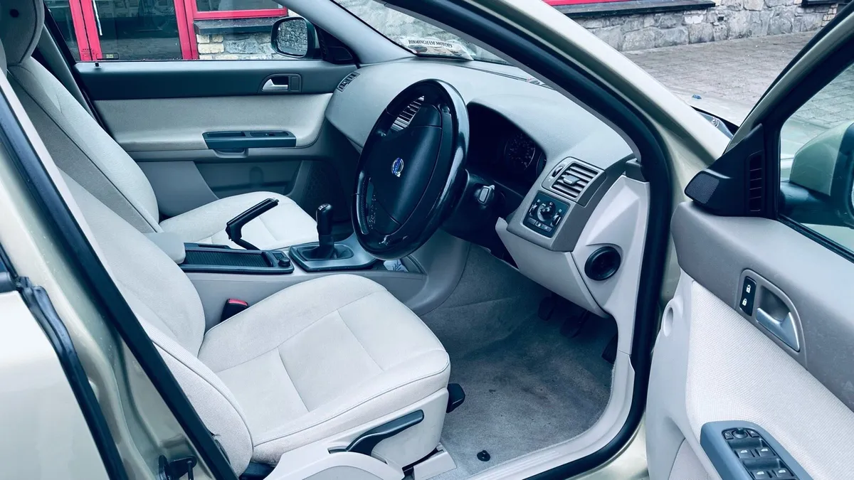 Volvo S40 - Image 3