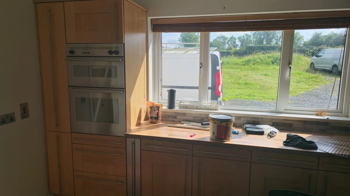Full kitchen and all appliances - Image 3