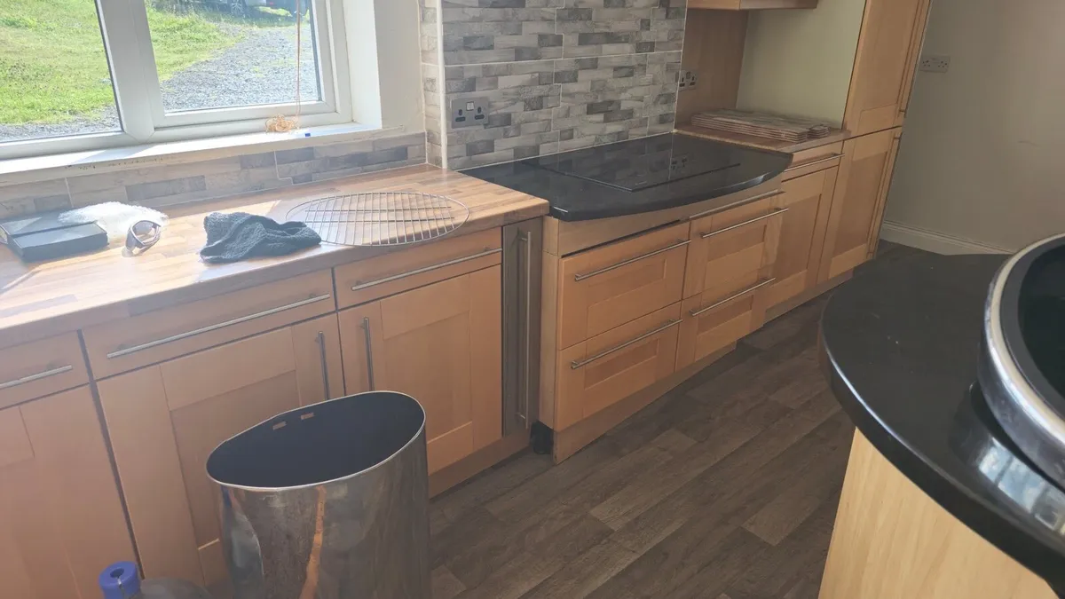 Full kitchen and all appliances - Image 4