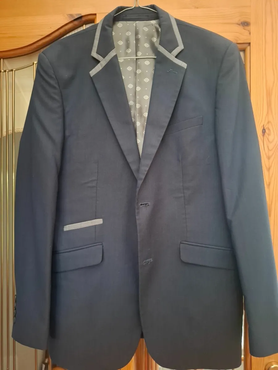 Mens navy blue 2 piece slim fit suit. - Image 4
