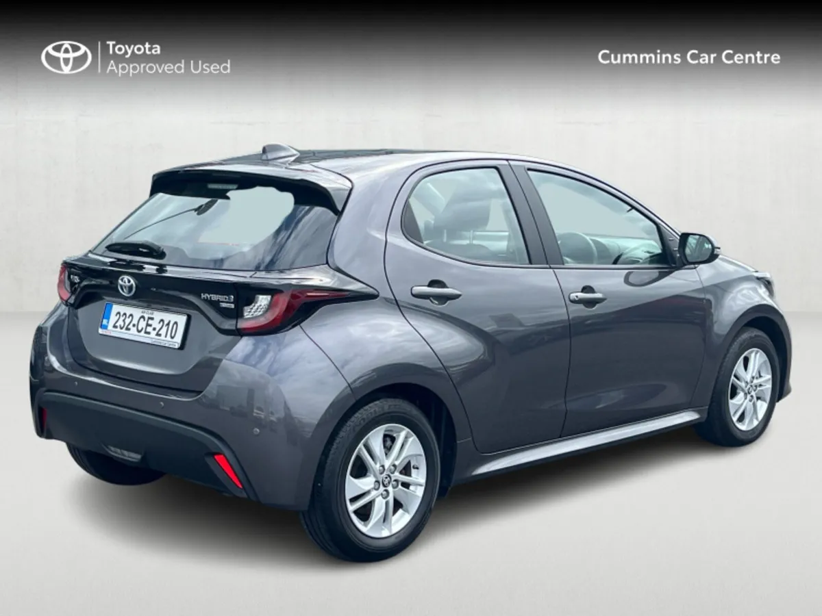 Toyota Yaris YARIS 1.5 HYBRID LUNA - Image 2