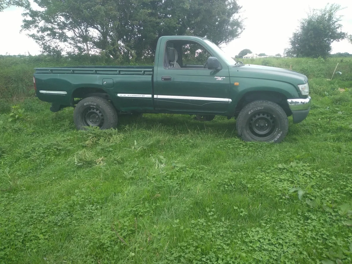 Toyota Hilux 2003 - Image 1