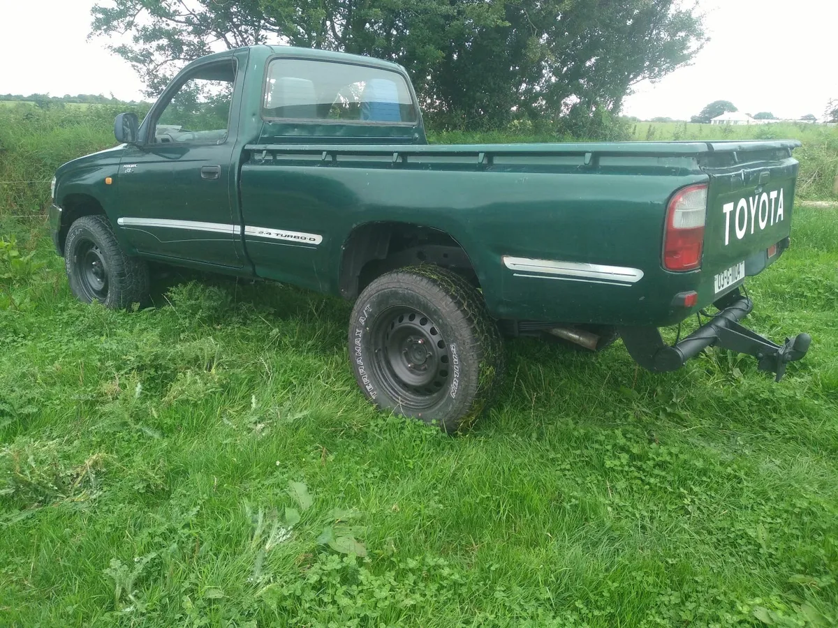 Toyota Hilux 2003 - Image 2