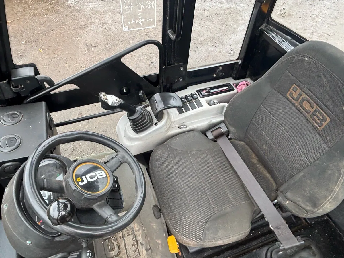 2018 JCB 403 Agri - Image 4