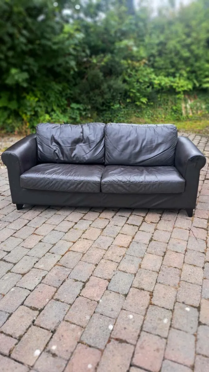 3+2 seater sofa + coffee table/tv stand - Image 2
