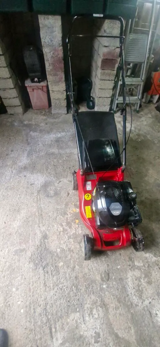 Mountfield lawnmower as new (bargain) - Image 1