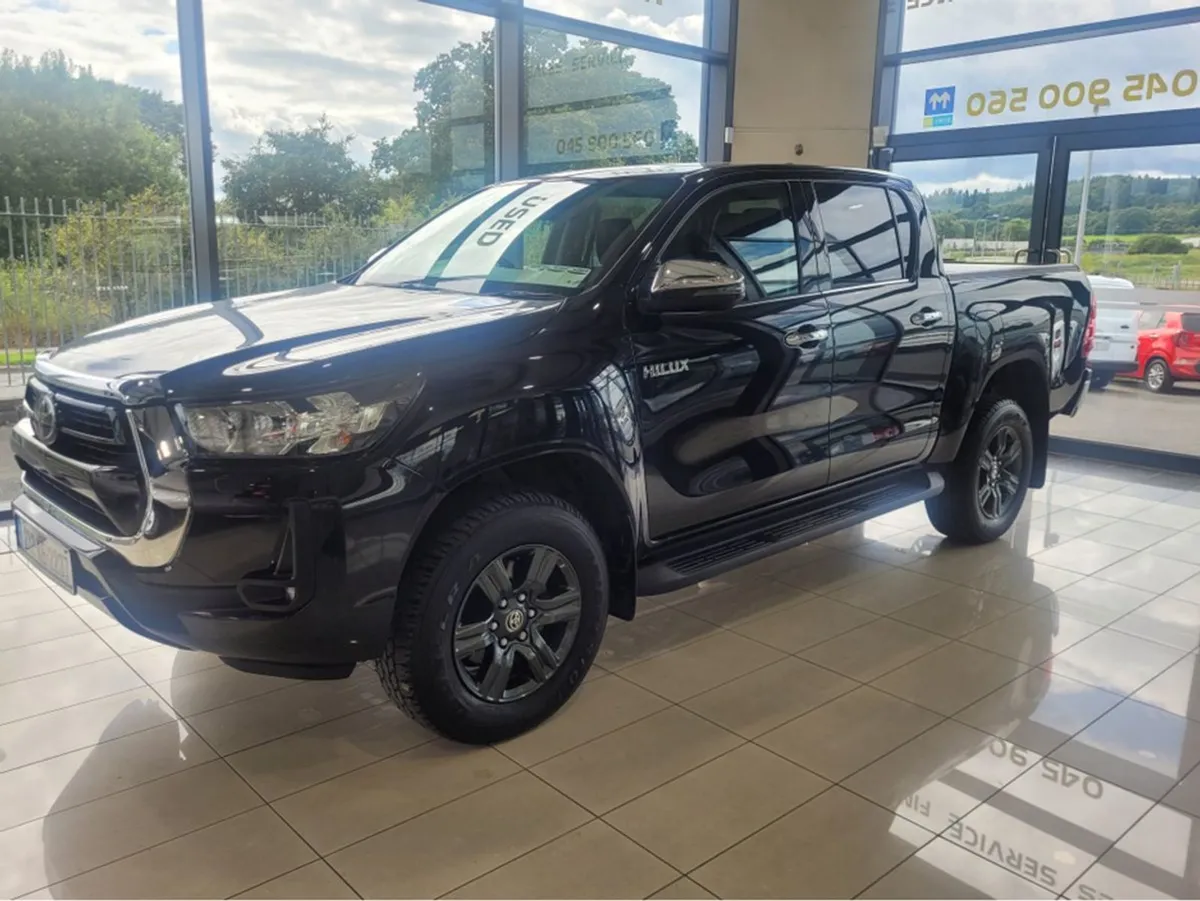 Toyota HiLux 2.4 SR5 Double CAB - Image 1