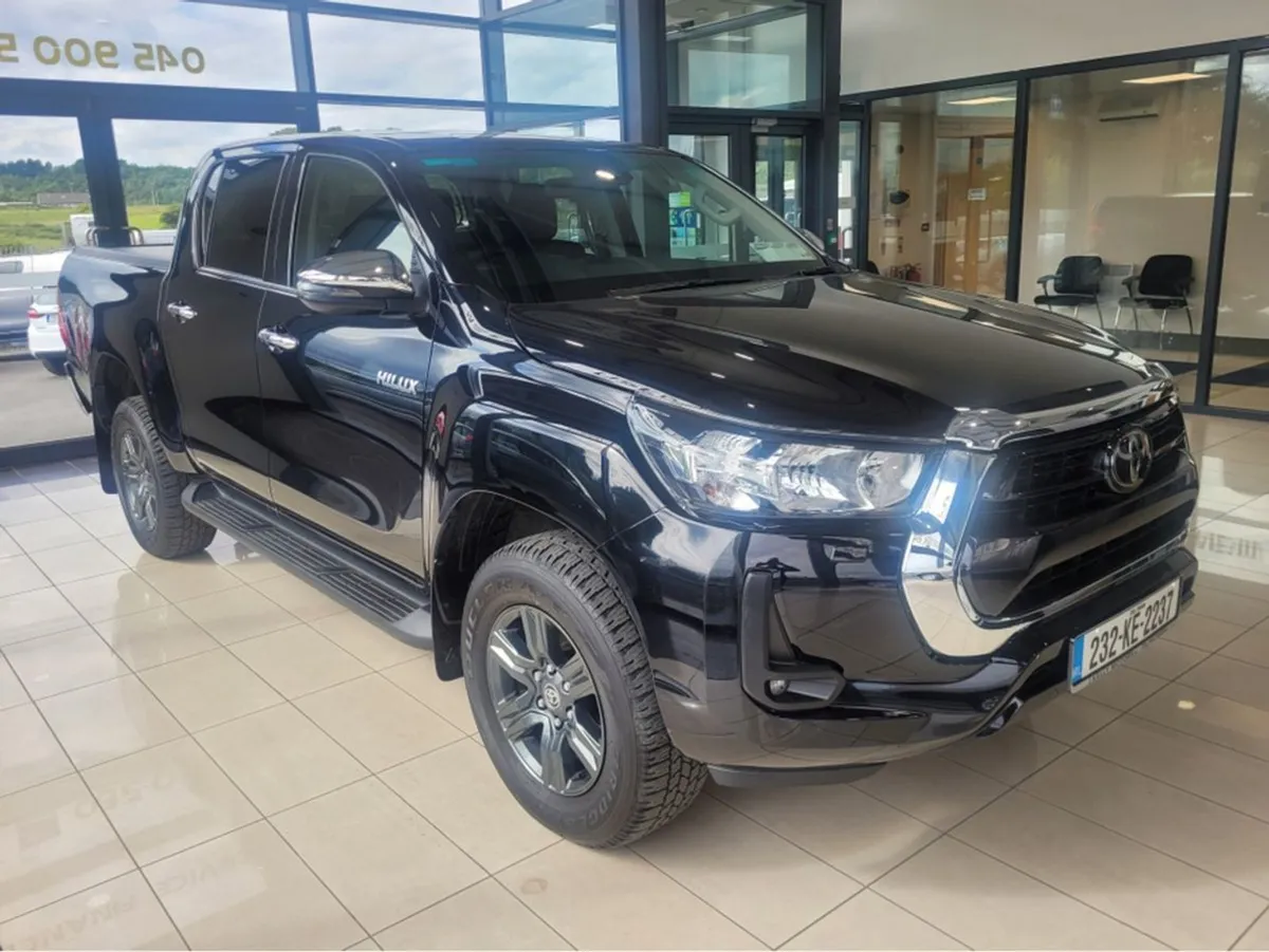 Toyota HiLux 2.4 SR5 Double CAB - Image 2