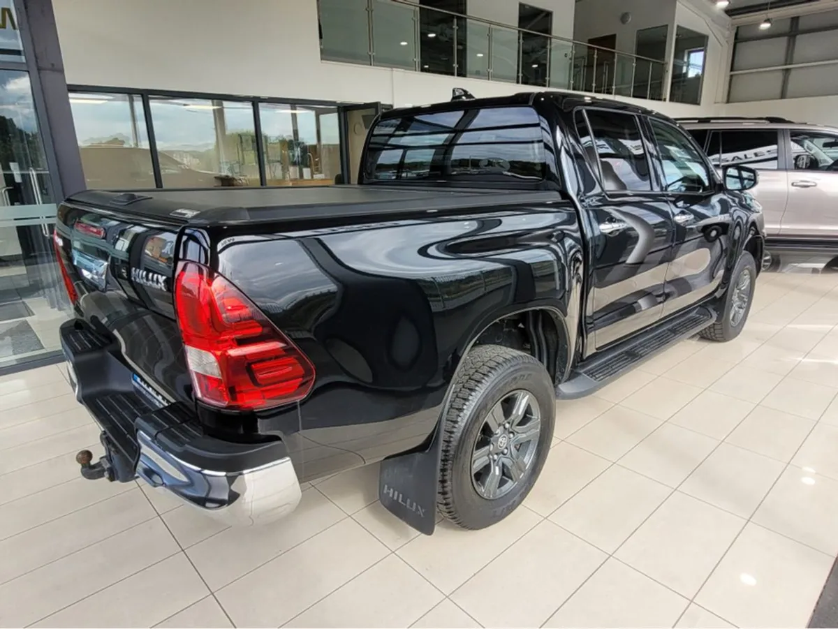 Toyota HiLux 2.4 SR5 Double CAB - Image 4