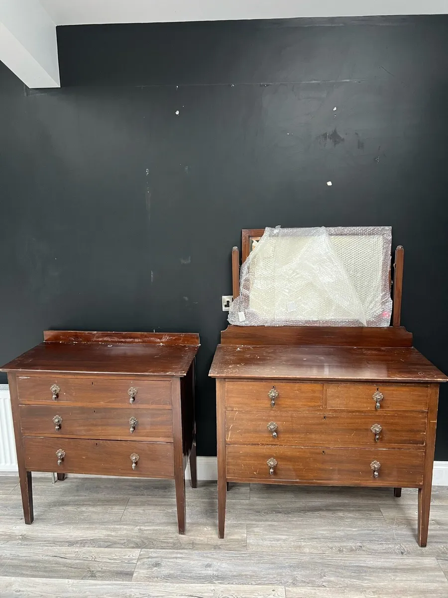 Antique chest of drawers
