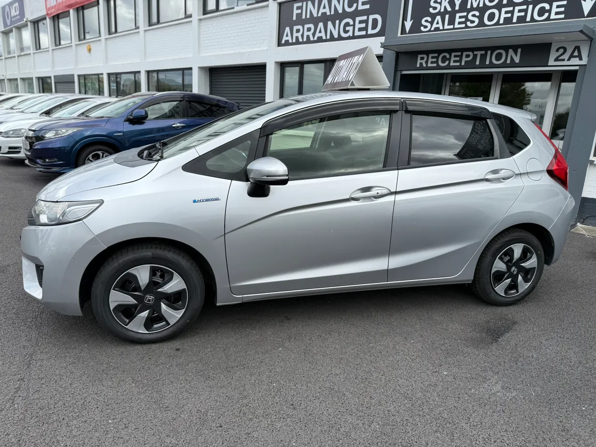 2015 Honda Fit 1.5 Hybrid Auto, 55k Miles only - Image 3