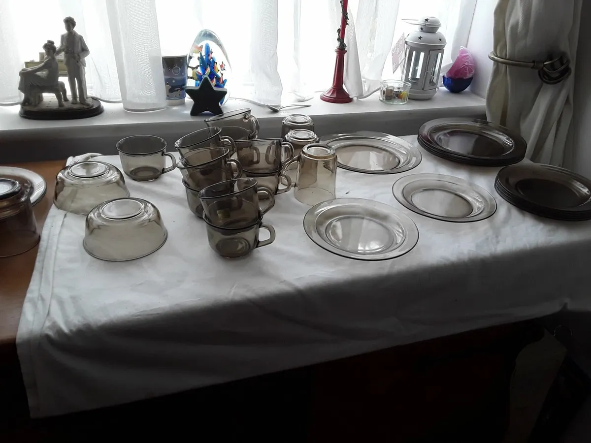 31 piece smoked glass crockery set - Image 3