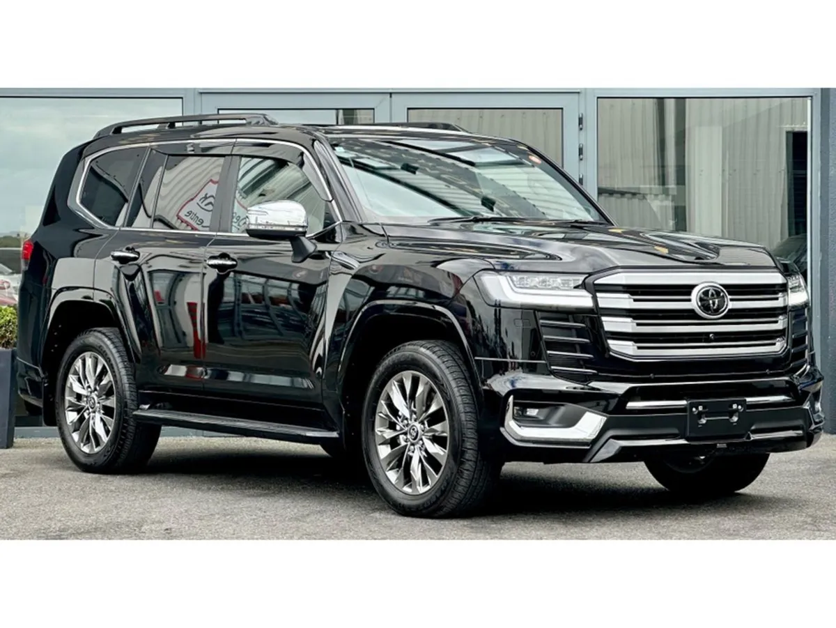 Toyota Landcruiser 300 Series commercial sunroof - Image 1