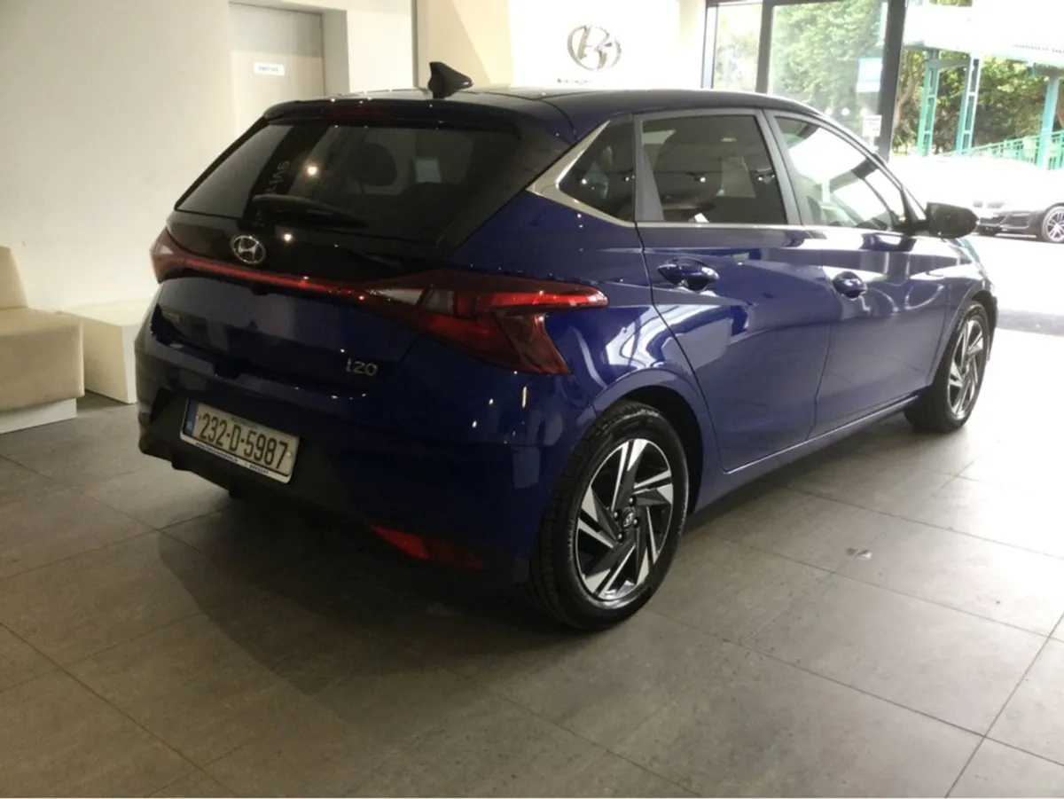 Hyundai i20 Deluxe Plus - Image 2