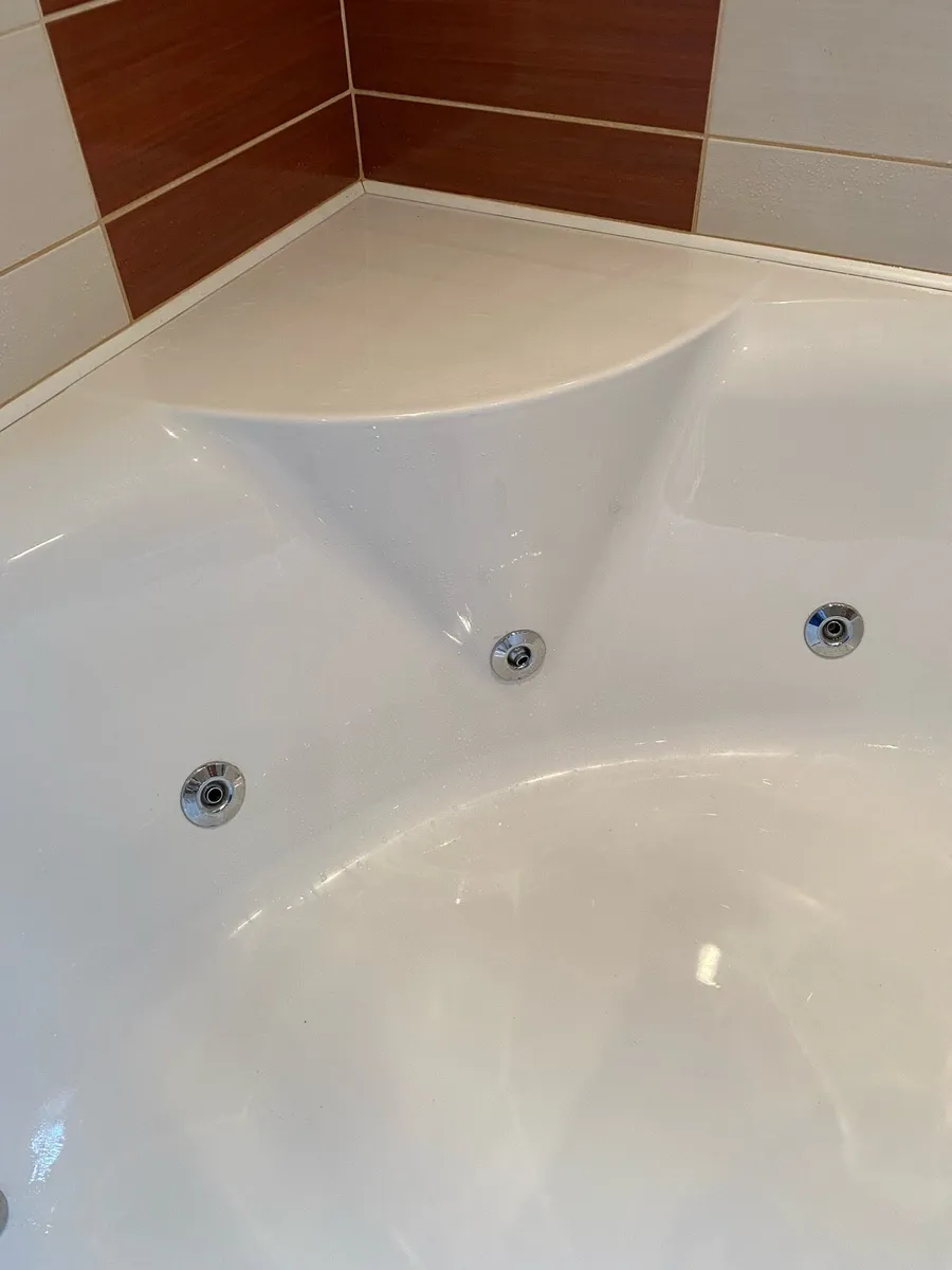 Corner Bath with whirlpools - Image 2