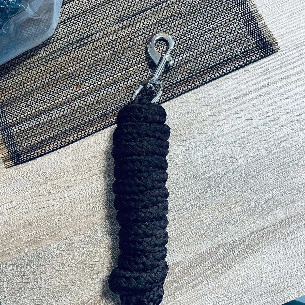 Head collars and lead ropes - Image 2