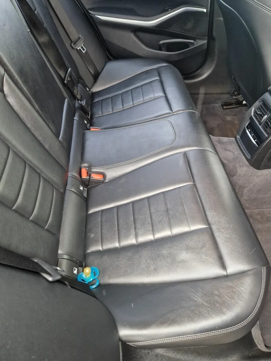 BMW 3-Series 2019 - Image 2