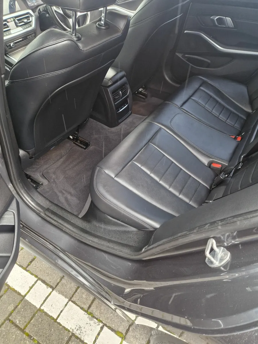 BMW 3-Series 2019 - Image 4