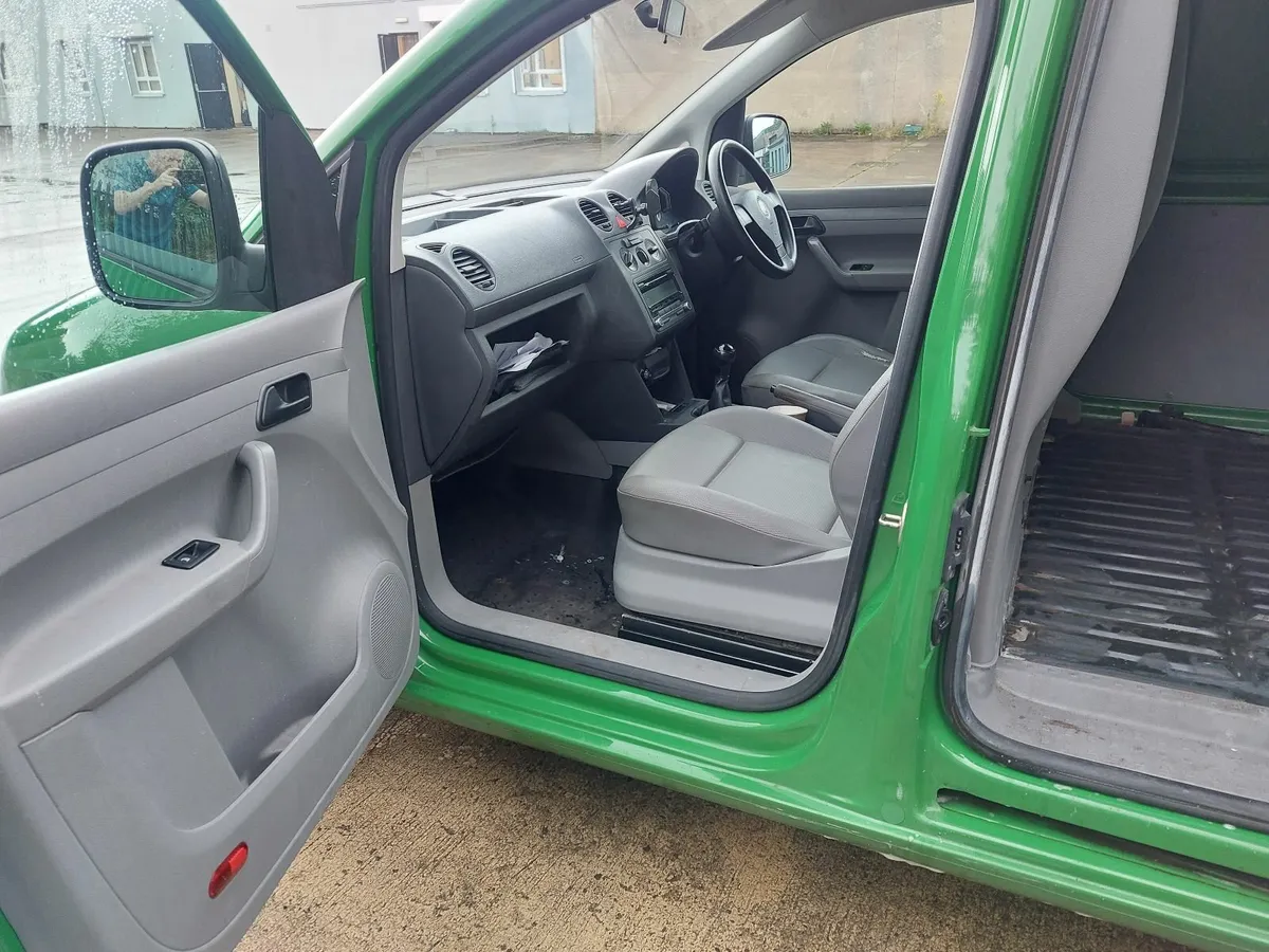 Volkswagen Caddy 2010 - Image 3