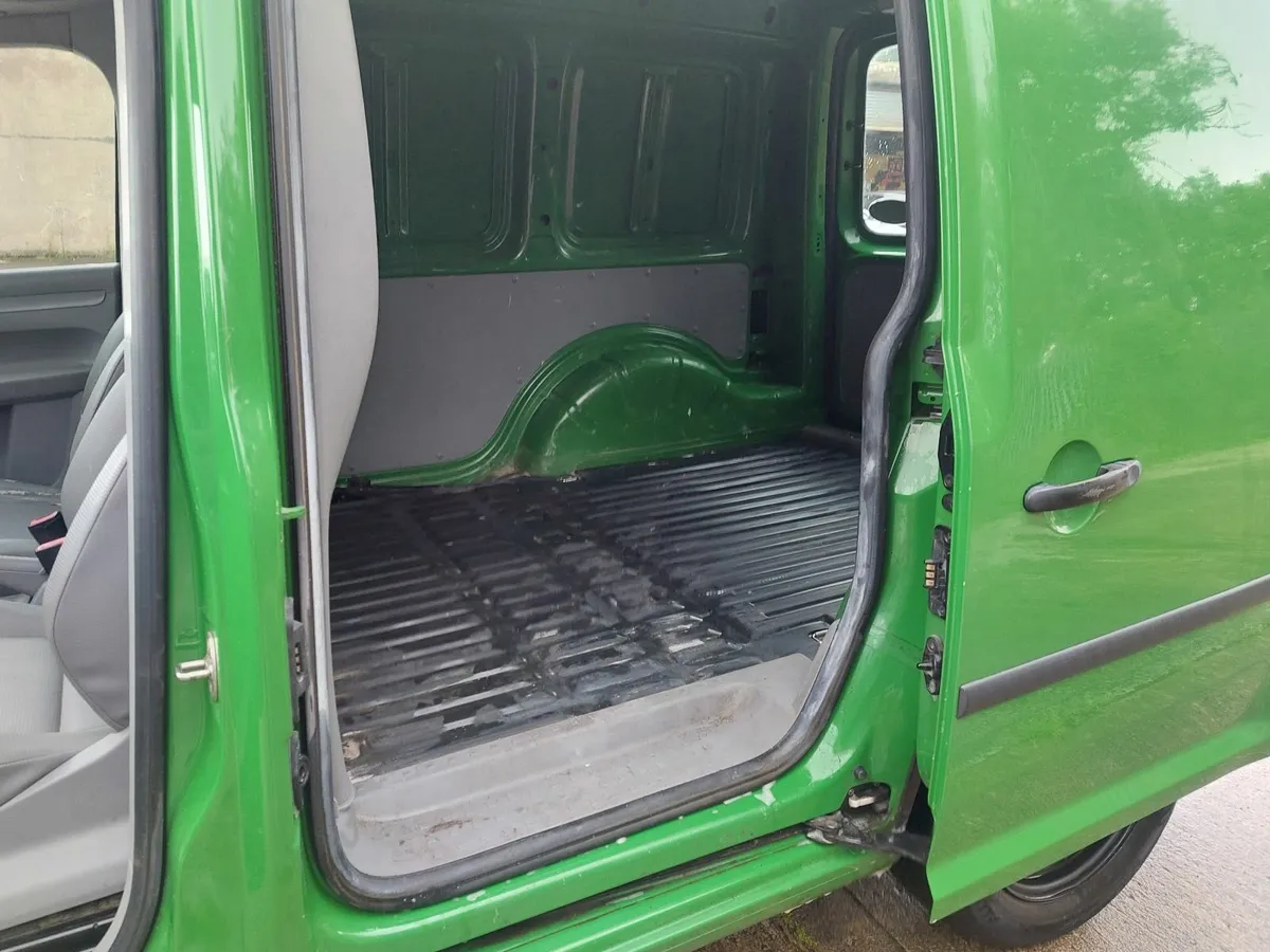 Volkswagen Caddy 2010 - Image 4