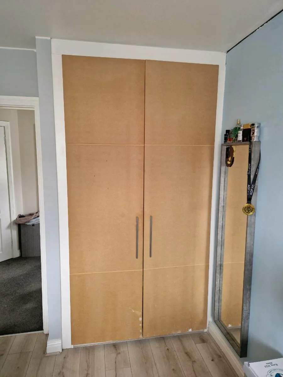 Fitted wardrobes - Image 4