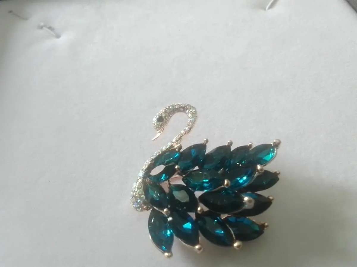BLUE AUSTRIAN CRYSTAL SWAN BROOCH - Image 1