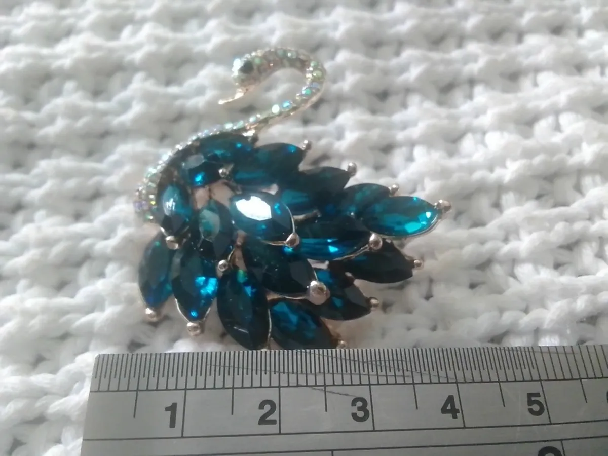 BLUE AUSTRIAN CRYSTAL SWAN BROOCH - Image 2