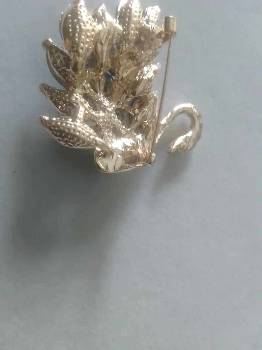 BLUE AUSTRIAN CRYSTAL SWAN BROOCH - Image 4