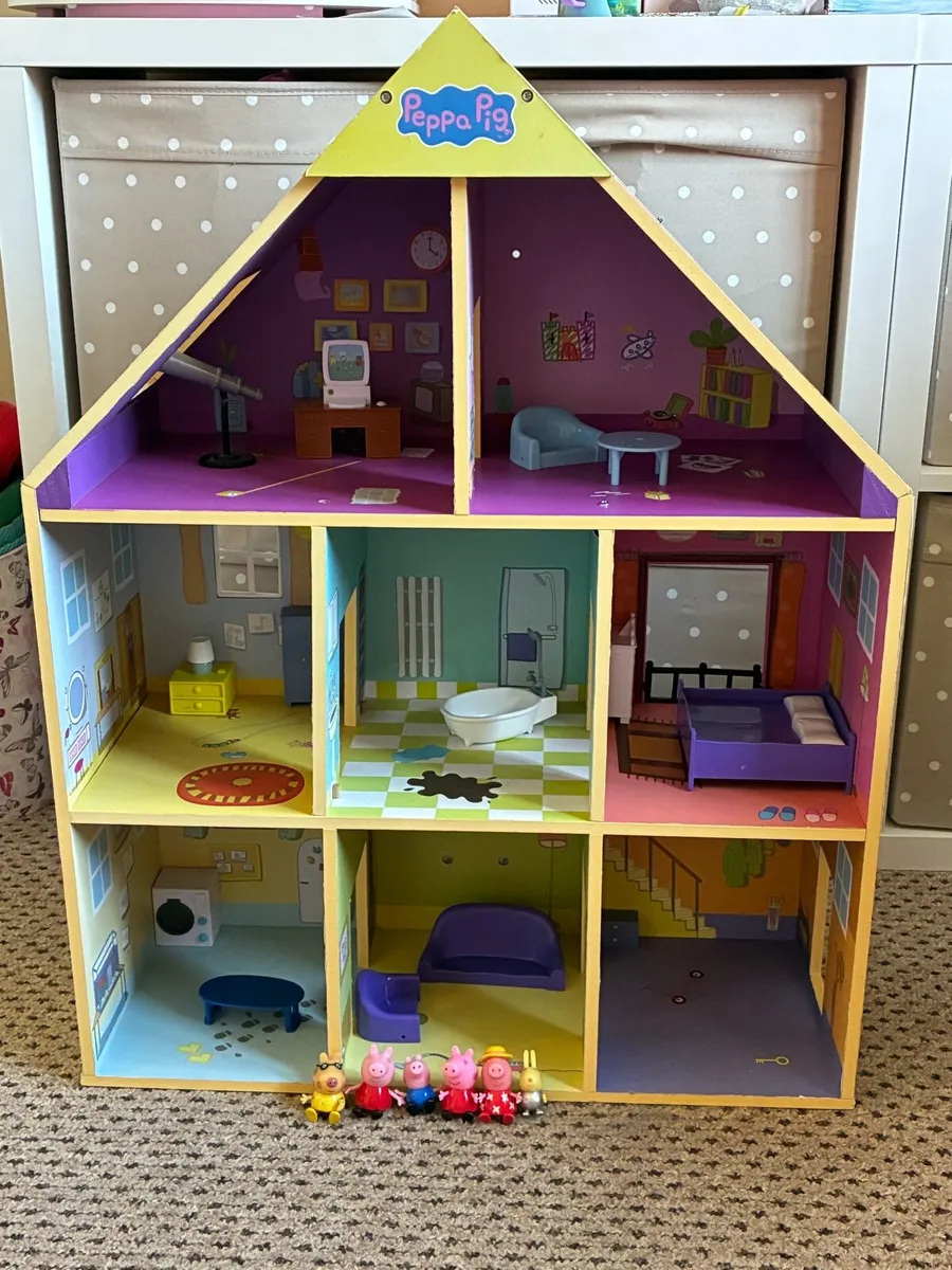 Wooden Peppa Pig house