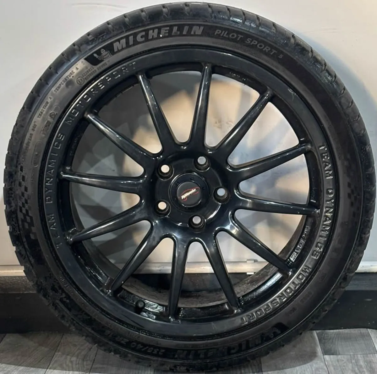 18" DYNAMIC MOTORSPORT WHEELS & MICHELIN TYRES OFF - Image 2