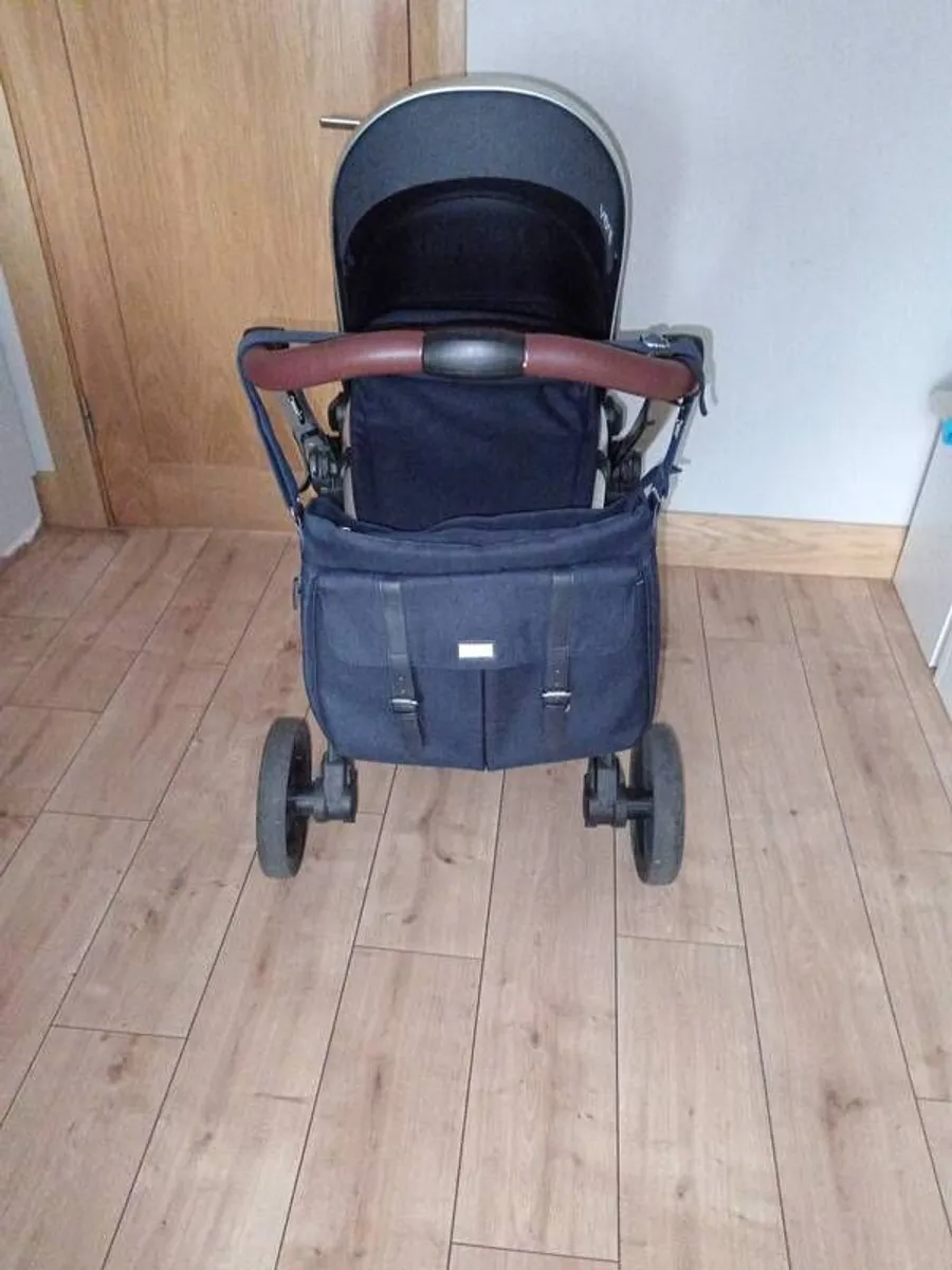Venti Pram and Matching Baby Bag - Image 2