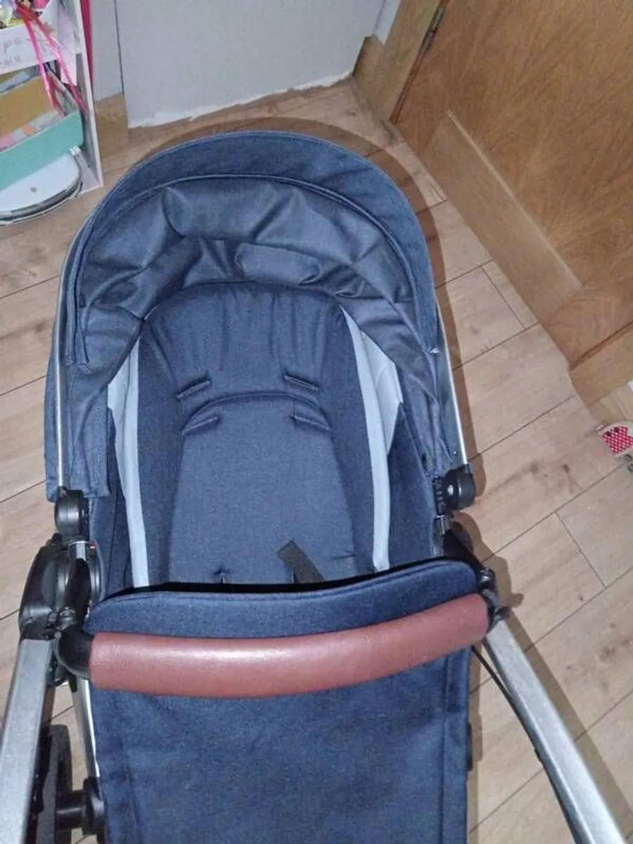 Venti Pram and Matching Baby Bag - Image 4