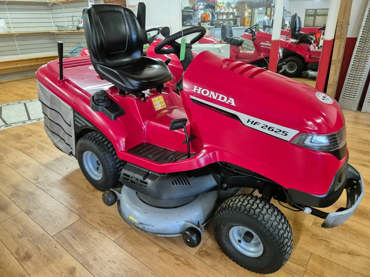Honda HF2625 Ride On Tractor Lawn Mower - Image 2