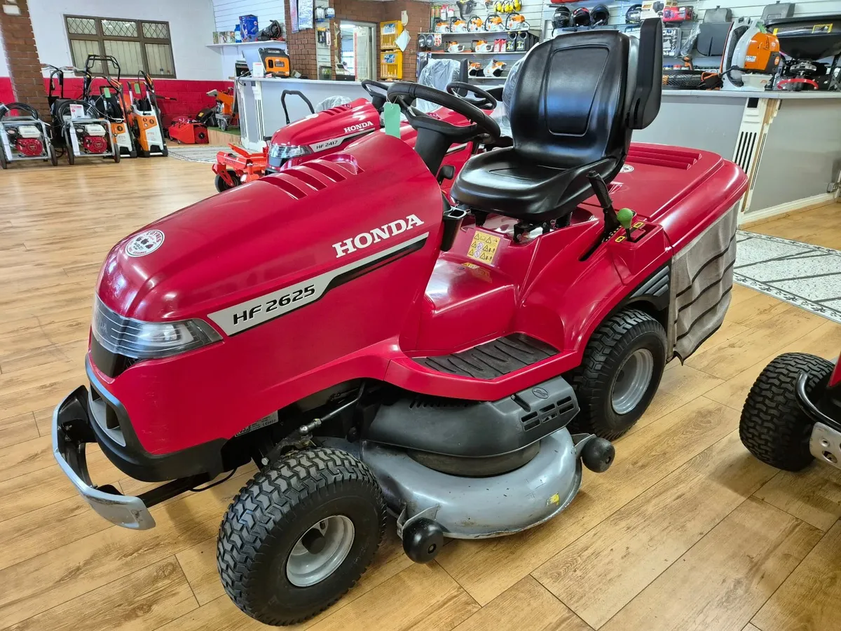 Honda HF2625 Ride On Tractor Lawn Mower - Image 1