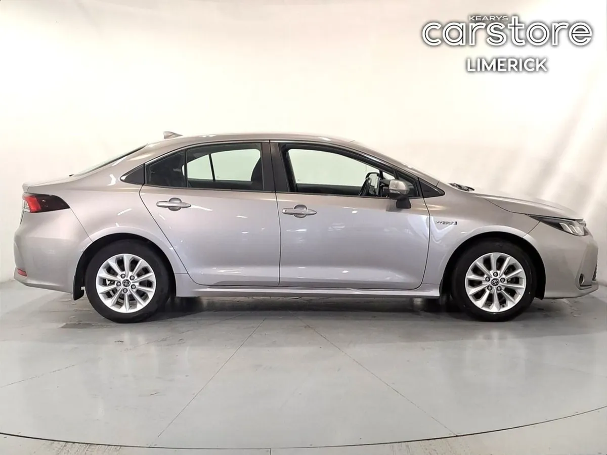 Toyota Corolla 1.8 Hybrid Luna Saloon - Image 2