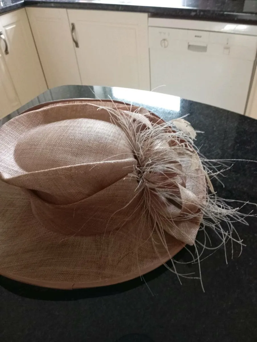 Hat . - Image 3