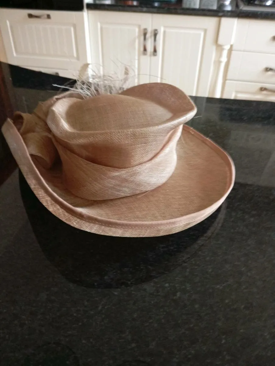 Hat . - Image 4