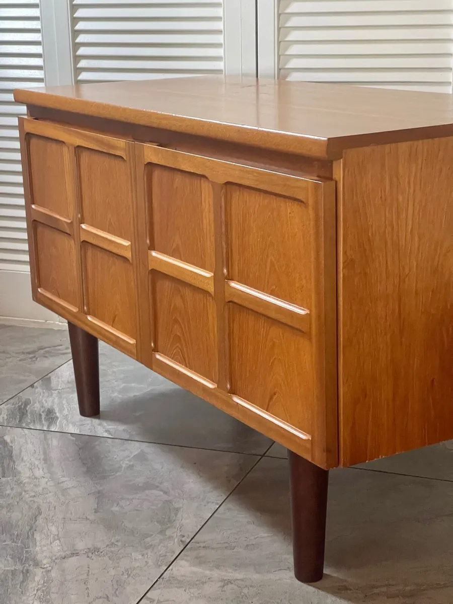 Mid century sideboard - Image 1