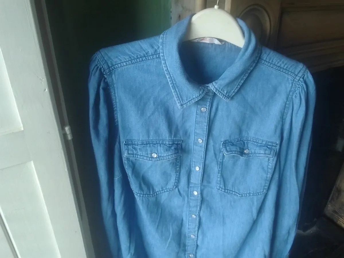 M&S LADIES DENIM SHIRT size 14 AS NEW - Image 2