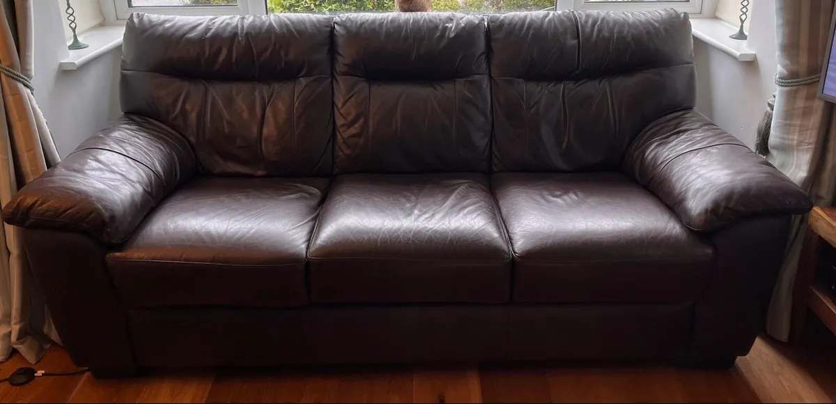 3 piece leather suite and foot rest (DFS) - Image 2