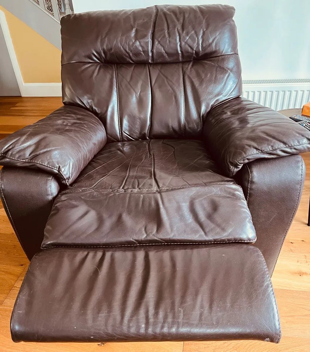 3 piece leather suite and foot rest (DFS) - Image 4