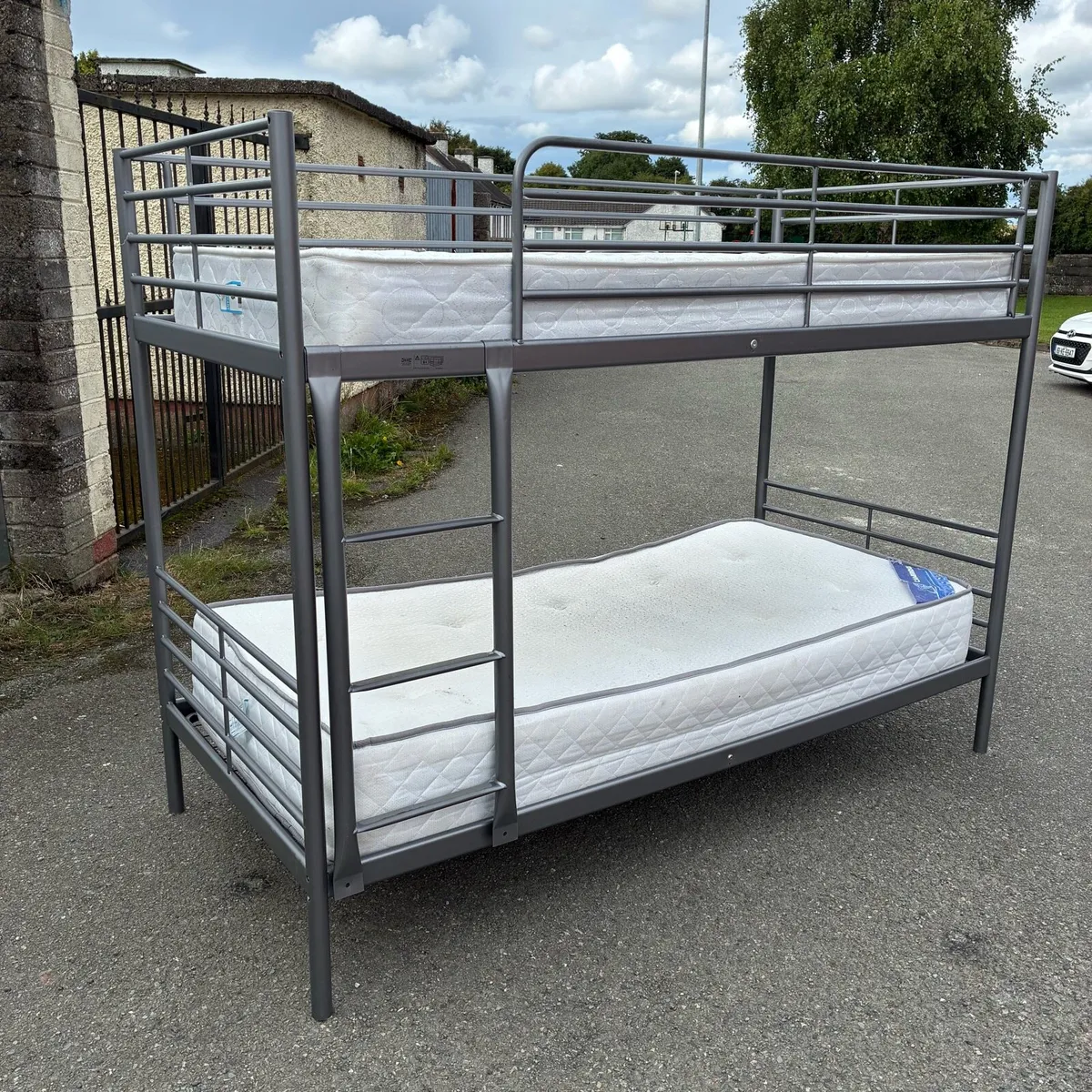 Grey steel bunk beds with 2 mattresses - Image 2