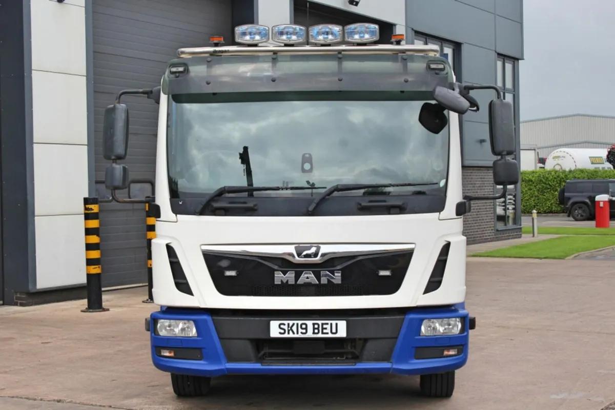 2019 MAN TGL 12-220 4X2 12 TON BEAVERTAIL - Image 2