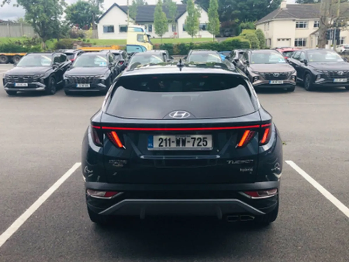 Hyundai Tucson Executive Plus 1.6 Hybrid Automatic - Image 3