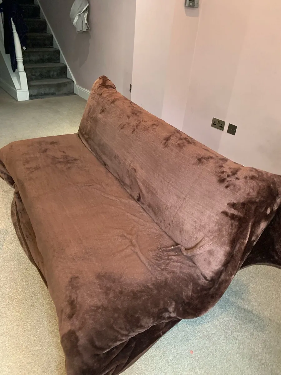 Couch - converts to bed - Image 4