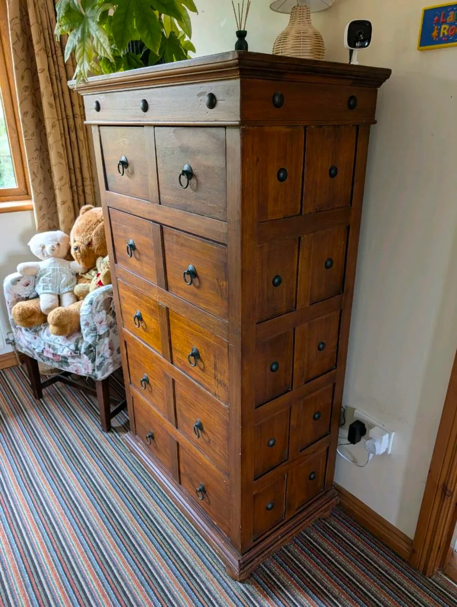 High quality solid wood chest of drawers - Image 1