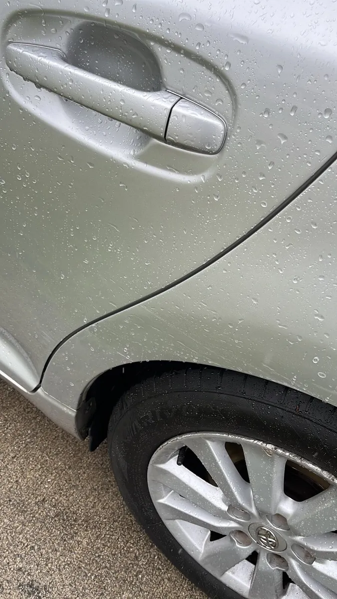 Toyota Avensis 2010 - Image 3