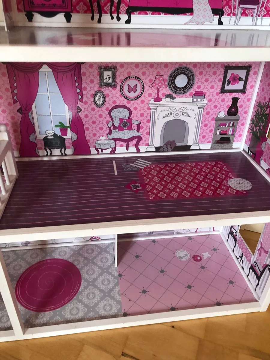 Dolls house & accessories - Image 2
